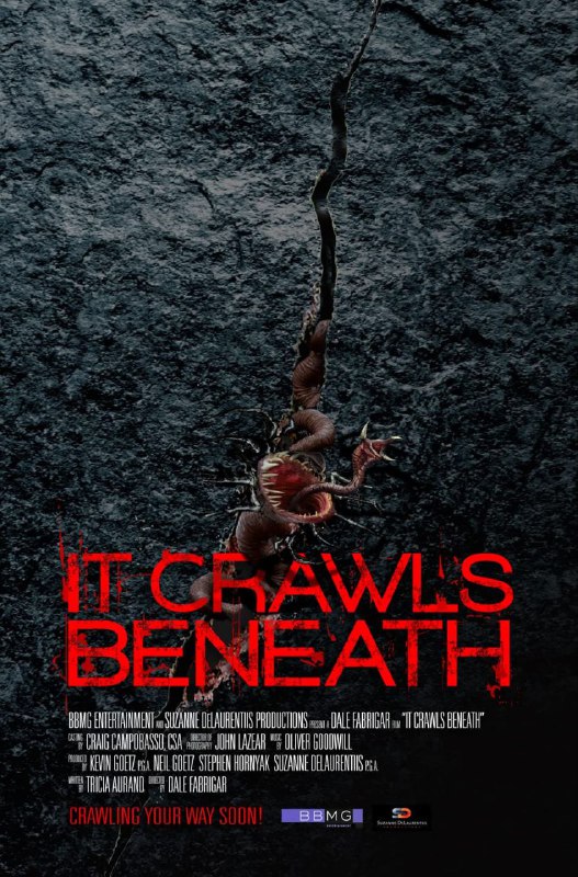 名称：底下爬行物 (暂译)It Crawls Beneath (2022)描述：地震使丹尼被困而孤身一人后，当真正可怕的东西从地下裂缝中出现时，他的幽闭噩梦只会变得更糟，迫使他为自己的生命和理智进行残酷的斗争